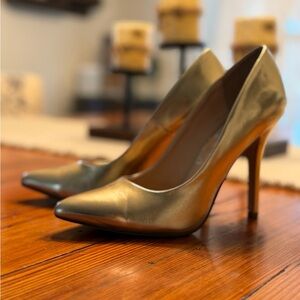 Classic Gold Pointed-Toe Stiletto Pumps - Women's